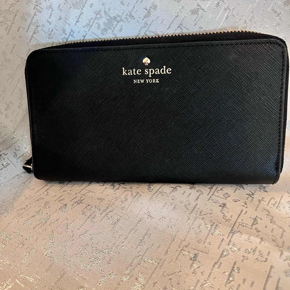 Kate Spade New York Large Continental Saffiano Leather Zip-Around Wallet /Wristl